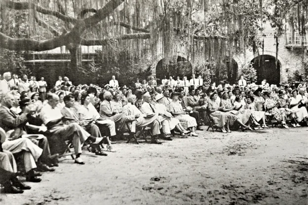 people in a crowd in 1949